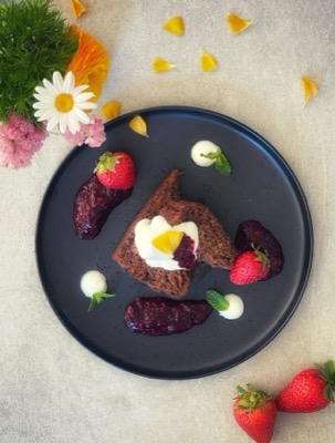 Bananenbrot mit Beerenkompott