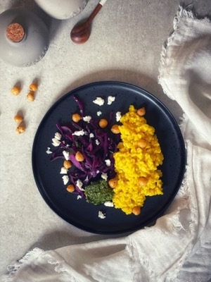 Zitronenrisotto mit Kohlsalat und Pesto