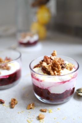 Beeren-Chia-Joghurt mit Walnuss-Crunch